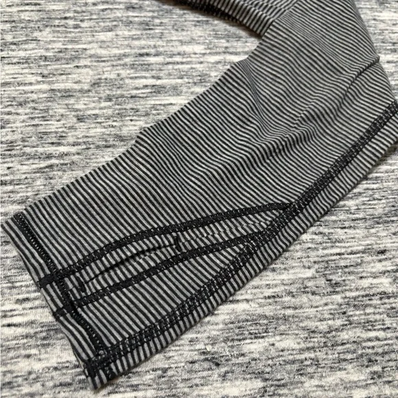 Lululemon Crossed Front Long Sleeve Size Small - Picture 4 of 6